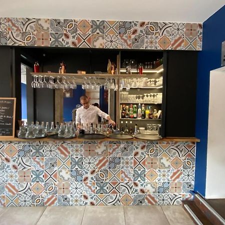 Hotel Restaurant La Place Saint-Amand-Mont-Rond Exterior foto