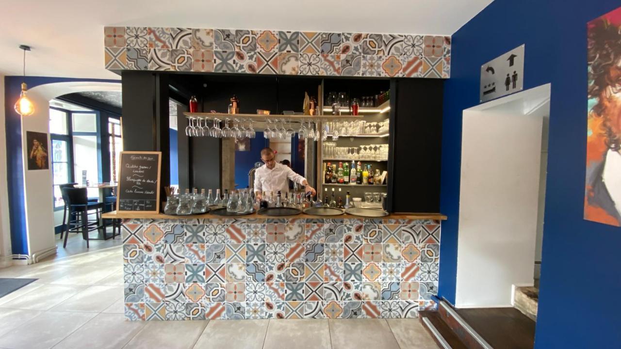 Hotel Restaurant La Place Saint-Amand-Mont-Rond Exterior foto